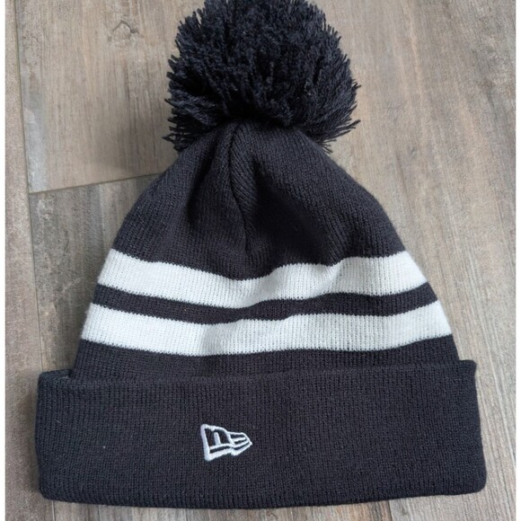 New Era Navy Notre Dame Fighting Irish Stripe Cuffed Pom Knit Hat - Picture 2 of 5